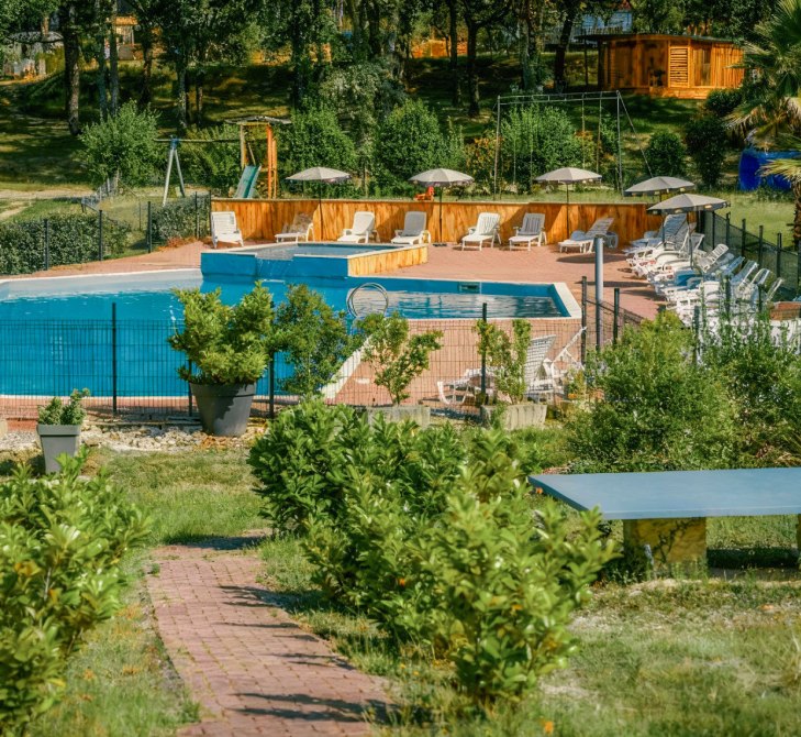 ecolodges-gaia-avec-piscine-en-dordogne (1)
